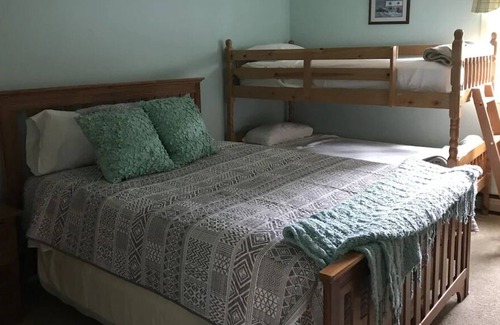 Londonderry Condominio | Cozy Trailside Condo on Magic Mountain!