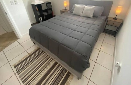 Greenacres Apartamento | Cozy Travelers Workspace - 10-min from Downtown!