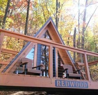 Scio Chalet De Esquí | Cozy Tree Cabin with Wonderful Views from the Deck in Ohio