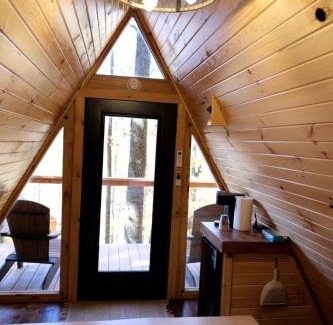 Scio Chalet De Esquí | Cozy Tree Cabin with Wonderful Views from the Deck in Ohio