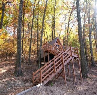 Scio Chalet De Esquí | Cozy Tree Cabin with Wonderful Views from the Deck in Ohio