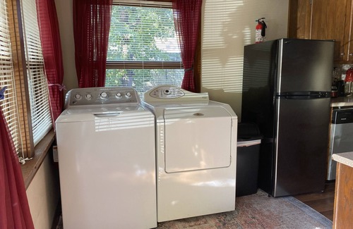 Greater Auburndale Casa | Cozy Treehouse Cottage - can sleep 8 with airbeds - sleeps 4 without air beds