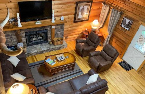 Trenton Casa | Cozy Trenton Cabin with Spa about 15 Mi to Lookout Mtn!