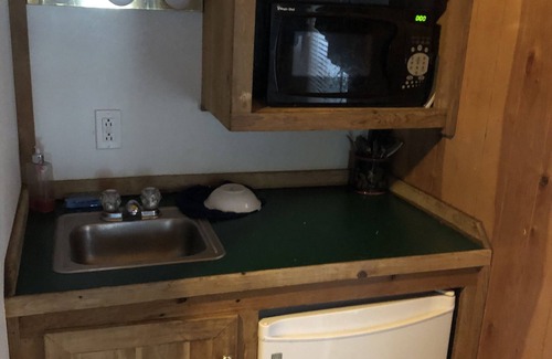 Big Bar Cabina | Cozy Trinity River Cabin-Doe-1BA/Qu. Futon/Bunks