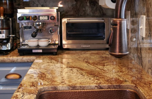 Truckee Cabina | Cozy Truckee cabin in Tahoe Donner with modern luxuries and e-vehicle charging