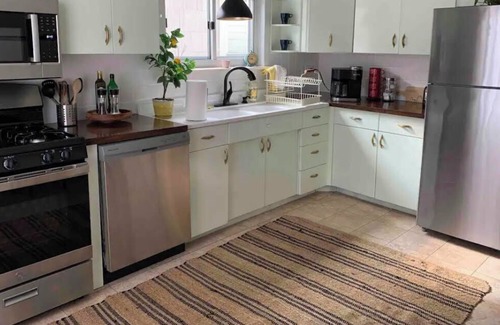 St. Louis Casa | Cozy two bed, one bath STL City charmer!