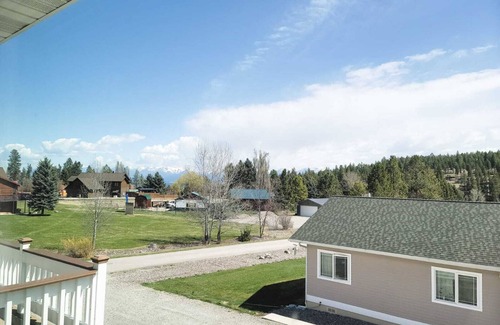 Lakeside Casa | Cozy two bedroom apartment off of flathead lake