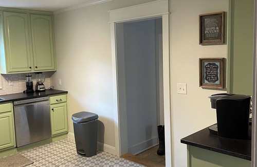 Starkville Casa | Cozy two bedroom home with large covered deck