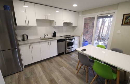 Thornhill Casa | Cozy Two bedroom Suite with BBQ/Backyard