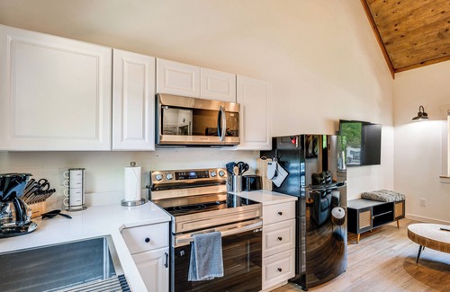 Mead Cabaña | Cozy ‘Two Peaks’ Home Near Lake Texoma State Park!