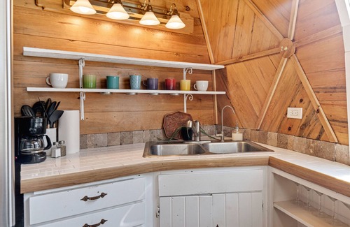 La Pine Casa | Cozy, Unique Geodesic Home in La Pine has Wood Stove, Private Deck, Hot Tub!
