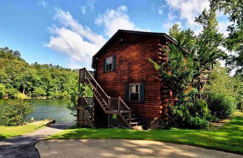 Mountain Pine Casa | COZY UNIT #1 WATERFRONT LOG CABIN
