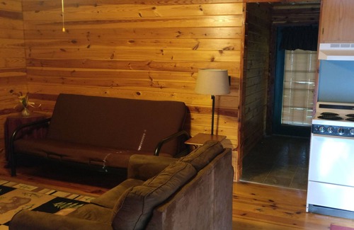 Mountain Pine Casa | COZY UNIT #2 WATERFRONT LOG CABIN