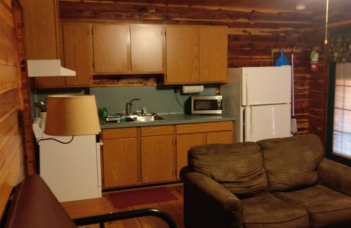 Mountain Pine Casa | COZY UNIT #2 WATERFRONT LOG CABIN