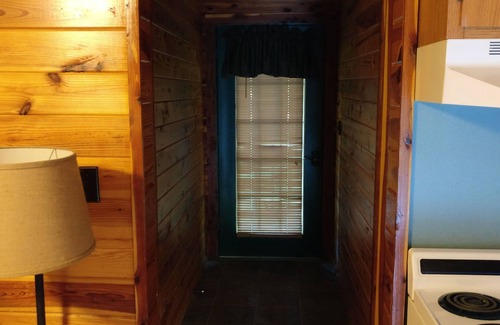 Mountain Pine Casa | COZY UNIT #2 WATERFRONT LOG CABIN