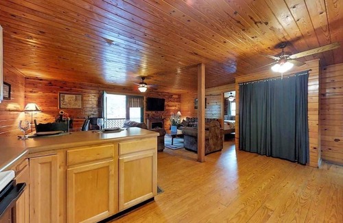Mountain Pine Casa | COZY UNIT #4 WATERFRONT LOG CABIN