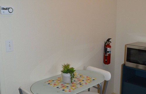 Chico Apartamento | Acogedora unidad en el histórico vecindario de peluqueros cerca del centro de Chico