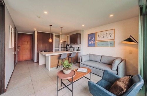 Las Lomas I Apartamento | Cozy Unit with Unbeatable View in a Prime Location w/ pool