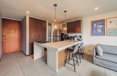 Las Lomas I Apartamento | Cozy Unit with Unbeatable View in a Prime Location w/ pool