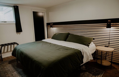 Grand Rapids Casa | Cozy MidCentury Cabin Vibe. Summer fun up north!