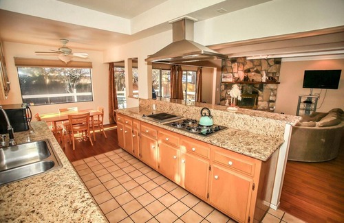 Summit Estates Casa | Cozy up to Summit-1651 by Big Bear Vacations