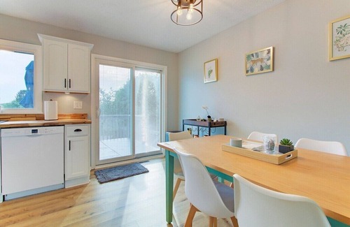North Canton Casa | Cozy Updated Home W/ Rec Room, Outdoor Bar & Patio
