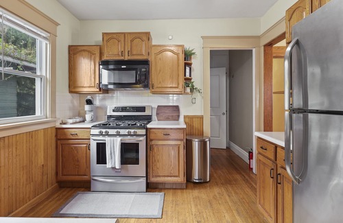 North Buffalo Apartamento | Cozy Upper 3 bed 2 full bath + loft + balcony