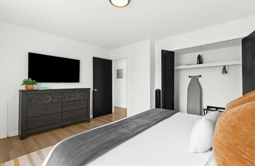 Royal Oak Apartamento | Cozy Upper Flat King Bed in Central Location