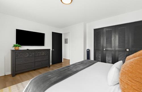 Royal Oak Apartamento | Cozy Upper Flat King Bed in Central Location
