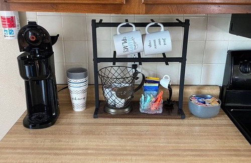 Ambridge Casa | COZY URBAN BUNGALOW Pet Friendly! Near PIT Airport, Pgh Stadiums & Museums!