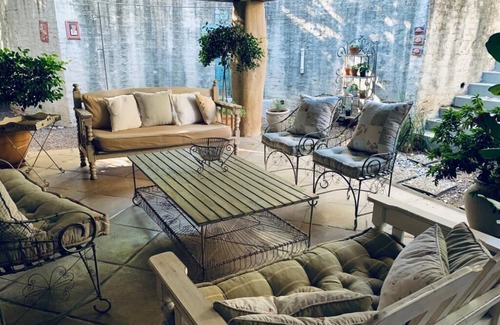 Muckleneuk Casa | Cozy Urban Oasis in Hatfield with 24/7 Security & Modern Comfort and privacy.