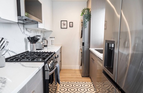 NoHo Arts District Apartamento | COZY URBAN RETREAT: NEWLY REMODELED 1BR NOHO APARTMENT w/ FENCED PATIO (p60)