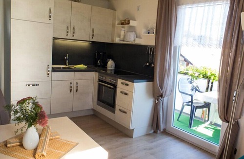 Beilngries Apartamento | Cozy vacation apartment (50 sqm) for up to 2 people with furnished balcony