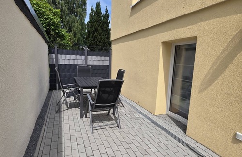 Gross Stroemkendorf Apartamento | Cozy vacation apartment "Ankerplatz" in a rural location in Groß Strömkendorf.