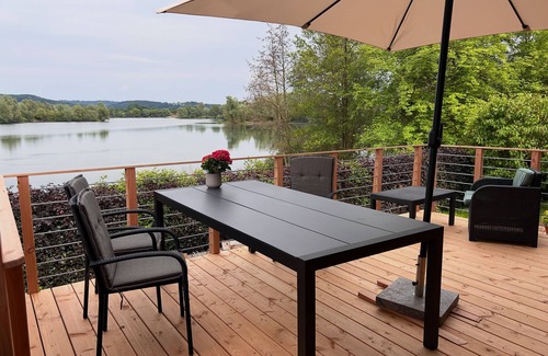 Lauenfoerde Casa | Cozy vacation home with terrace, located directly on a fishing lake.