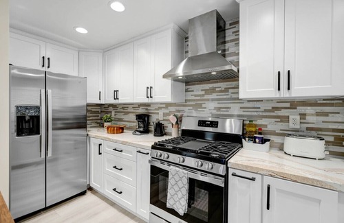 Alhambra Casa | Cozy Vega Haven EV charger: Private Rear-House Retreat with King Bed