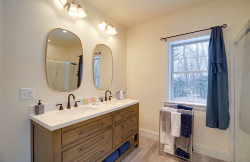 Eastern Vermont Casa | Cozy Vermont Escape - Near Golfing & Skiing!