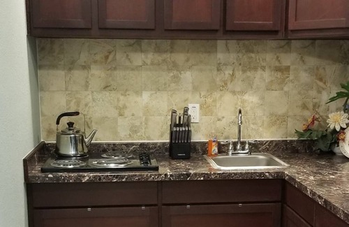 Converse Casa | Cozy Veteran owned apartment.
