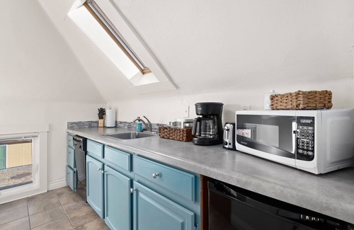 Old Town West Apartamento | Cozy Victorian Cottage in the Heart of Old Town!