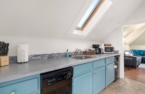 Old Town West Apartamento | Cozy Victorian Cottage in the Heart of Old Town!
