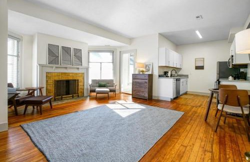 Hough Casa | Cozy Victorian Studio Steps from Cleveland Clinic