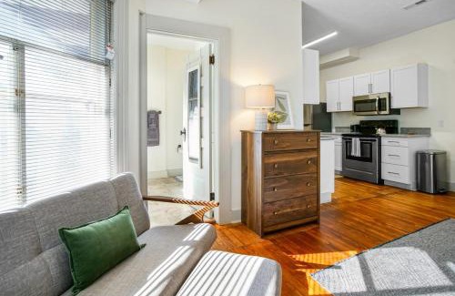 Hough Casa | Cozy Victorian Studio Steps from Cleveland Clinic