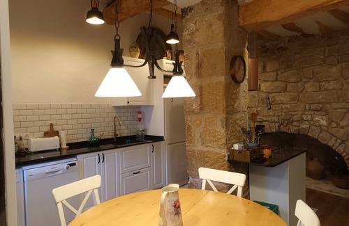 La Pobla de Cervoles Casa | Cozy village house, ideal to disconnect.