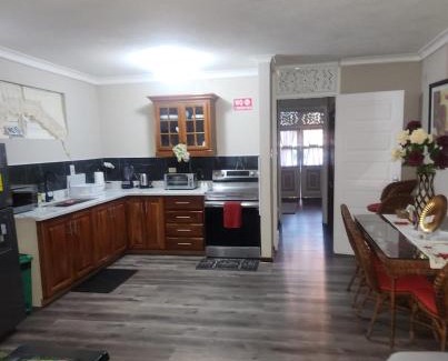 Runaway Bay Apartamento | Cozy Villa Escape