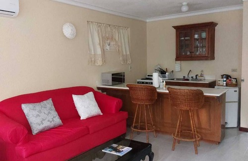 Runaway Bay Complejo | Cozy Villa Escape