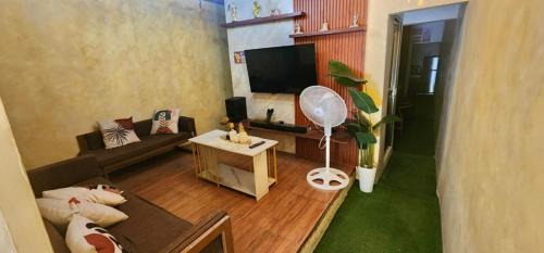 Bacoor City Villa | Cozy Villa with Dipping Pool