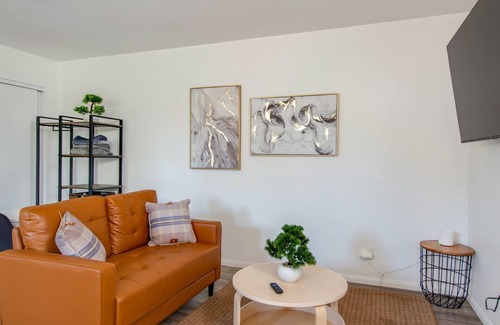 Vista Apartamento | Cozy Vista Studio, close to the beach, super close to great hiking and hospitals