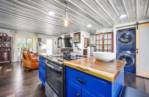 Walhalla Cabaña | Cozy Walhalla Cottage at the foothills of the Blue Ridge Mountains.