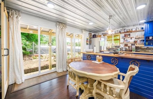 Walhalla Cabaña | Cozy Walhalla Cottage at the foothills of the Blue Ridge Mountains.