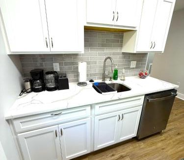 Wilmington Apartamento | Cozy Walk up King Bed fast WiFi